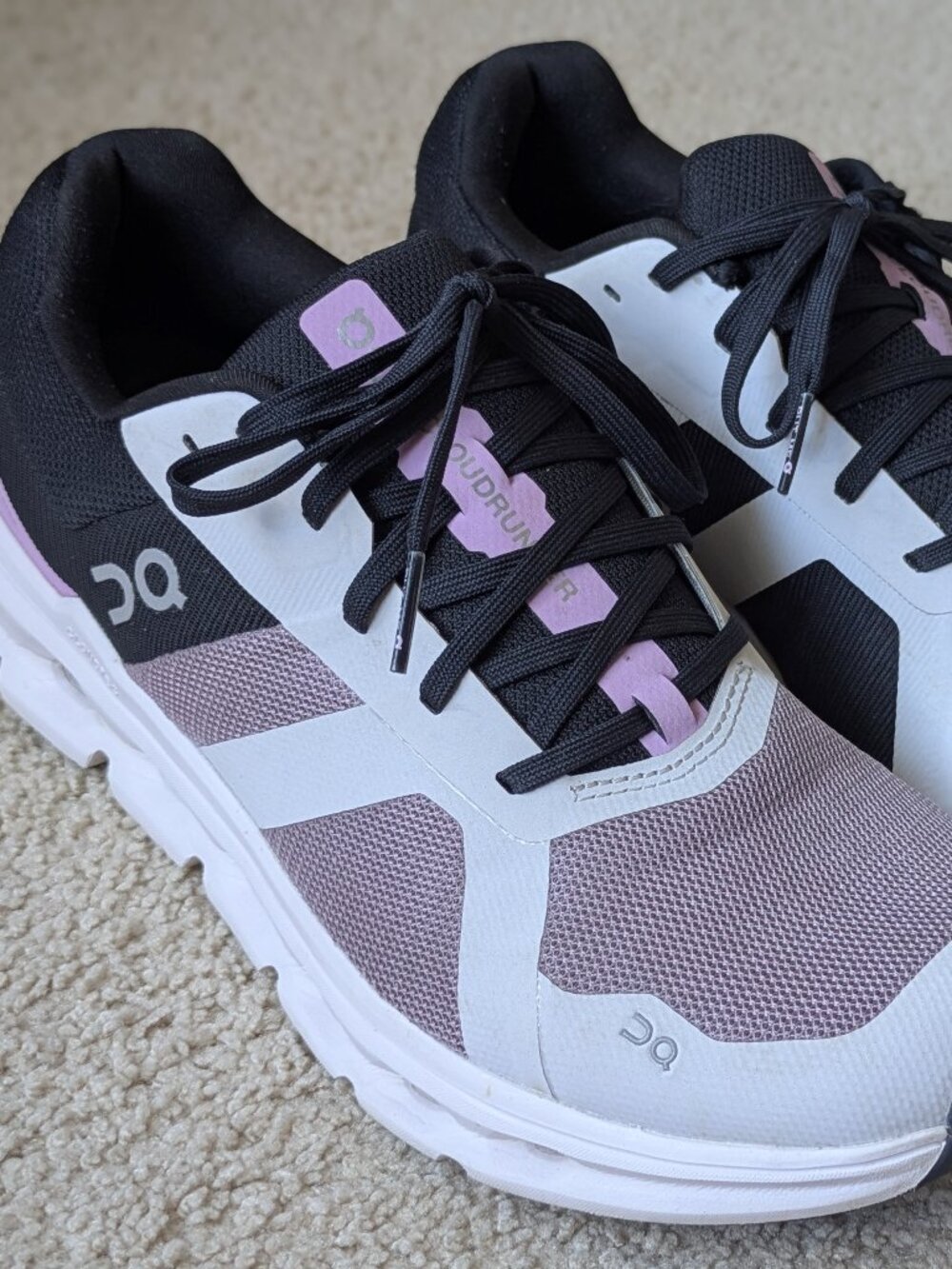 On Running Cloudrunner in Heron/Black (women's 10)